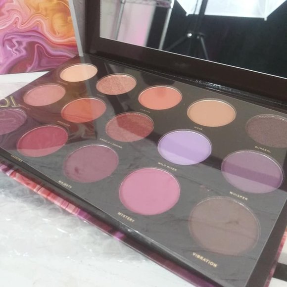 Hipdot Zion Eyeshadow Pressed Pigment Palette NIB - Picture 2 of 6